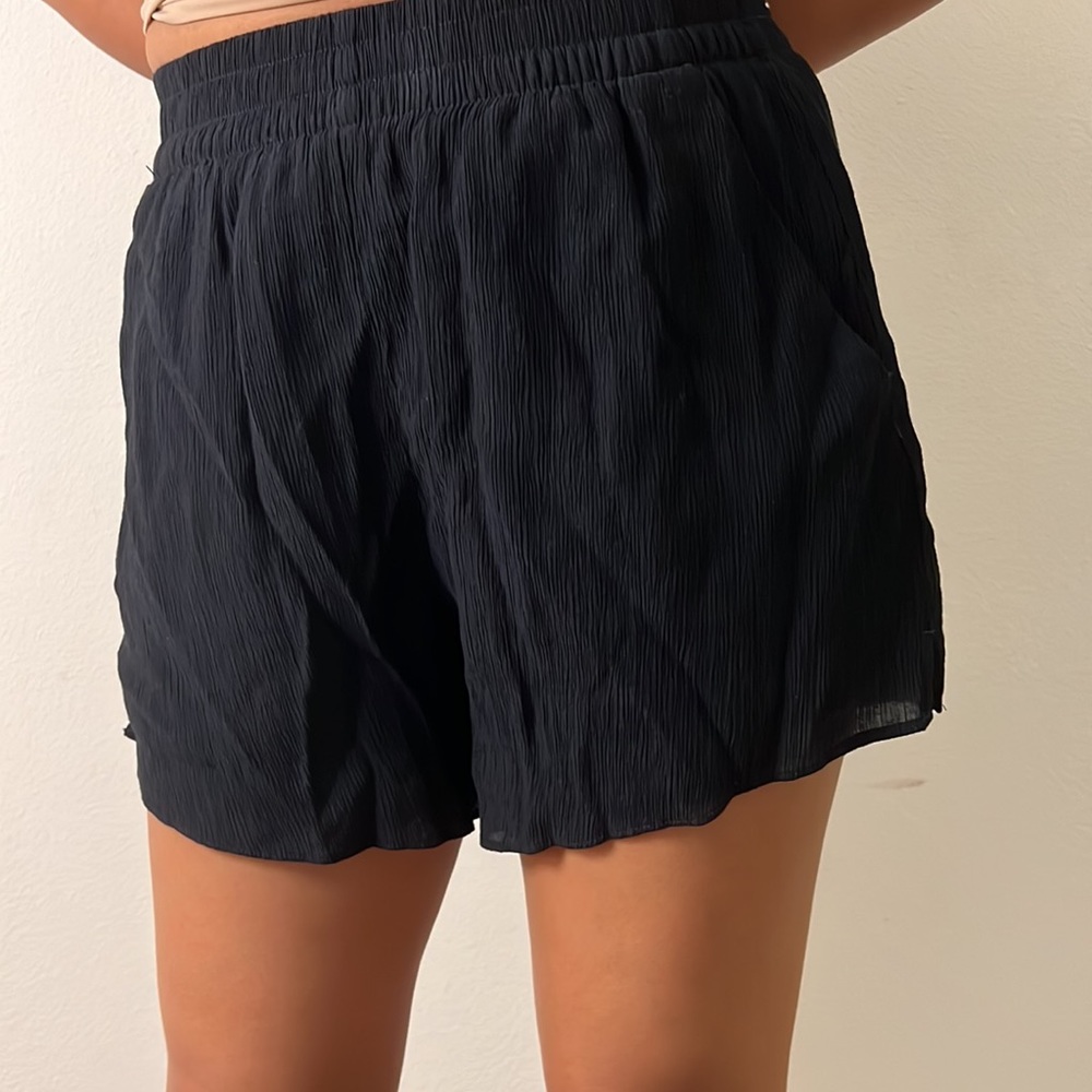 Hi-Rise Shorts - Picture 3 of 3